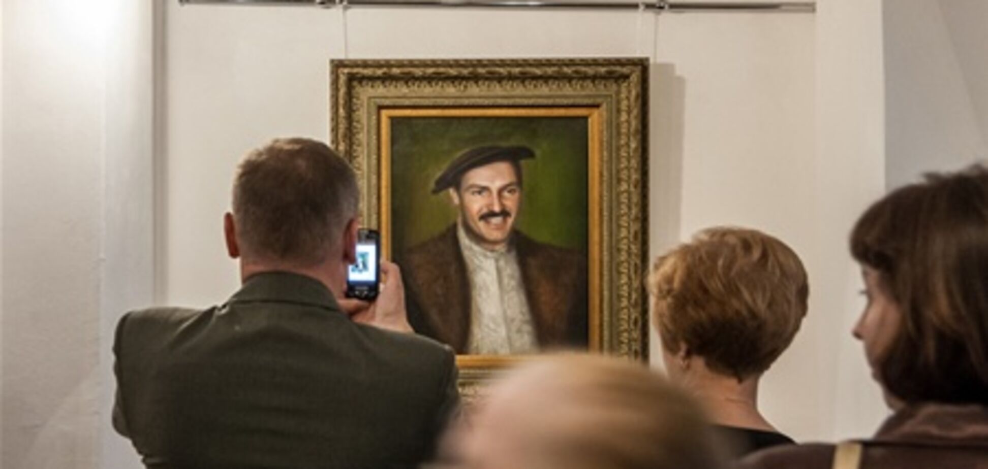 Лукашенко 'одели' в костюм эпохи Возрождения