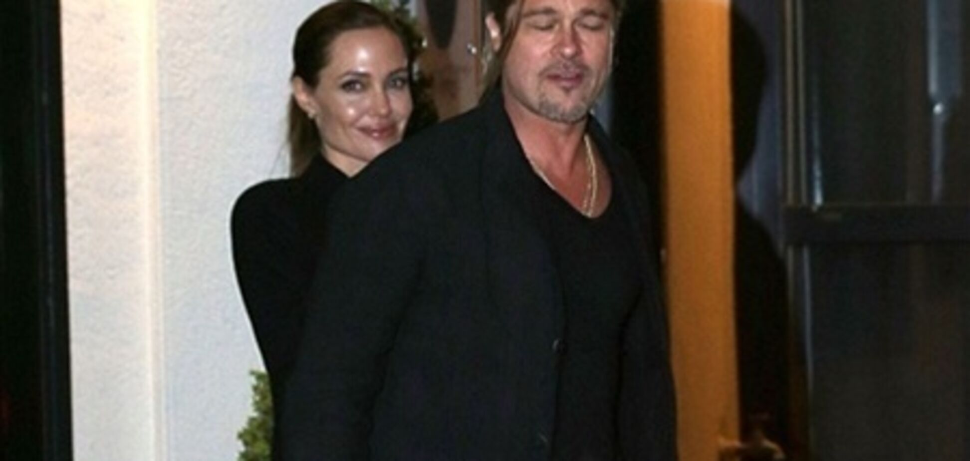 Джоли начала отмечать день рождения ночью