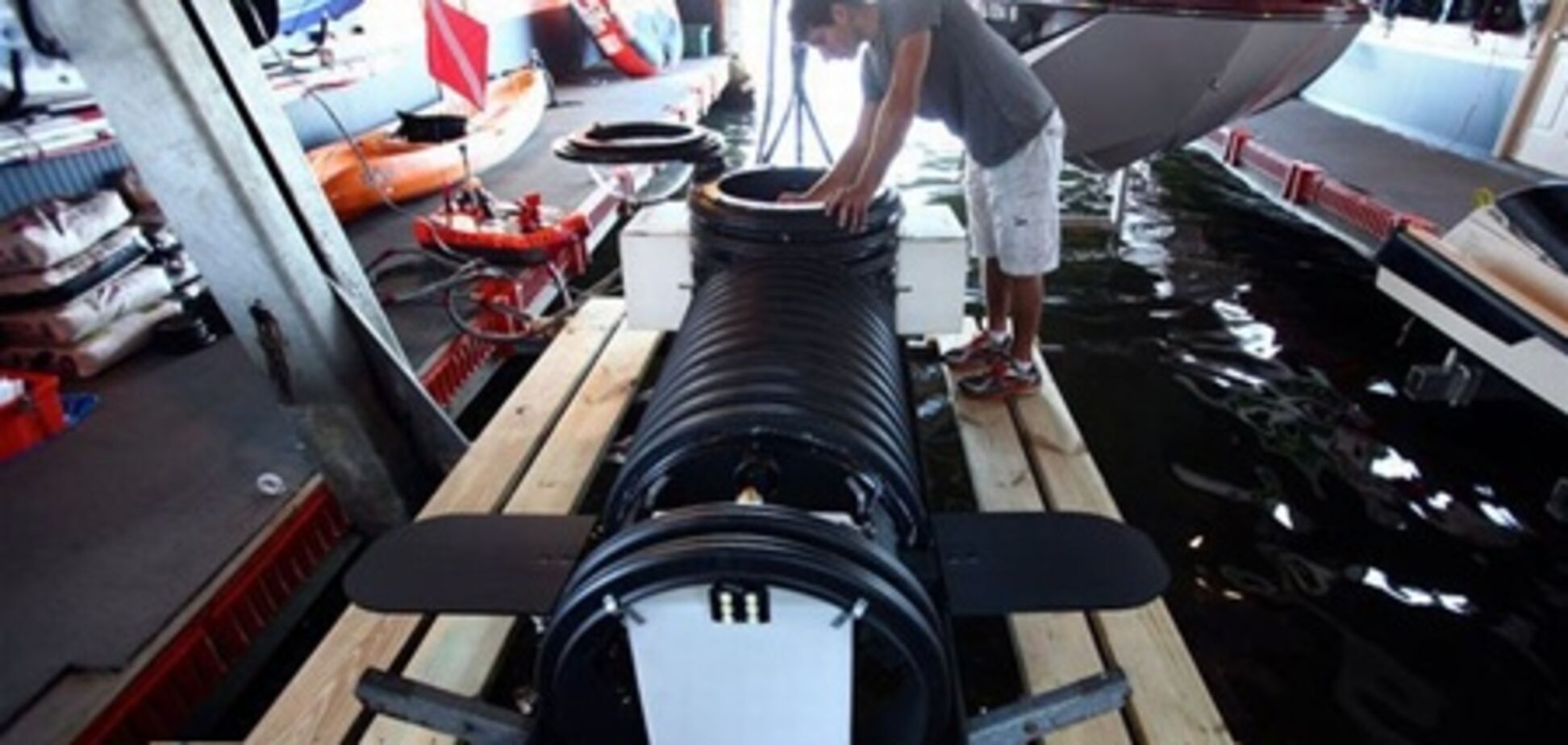 Подросток смастерил подводную лодку