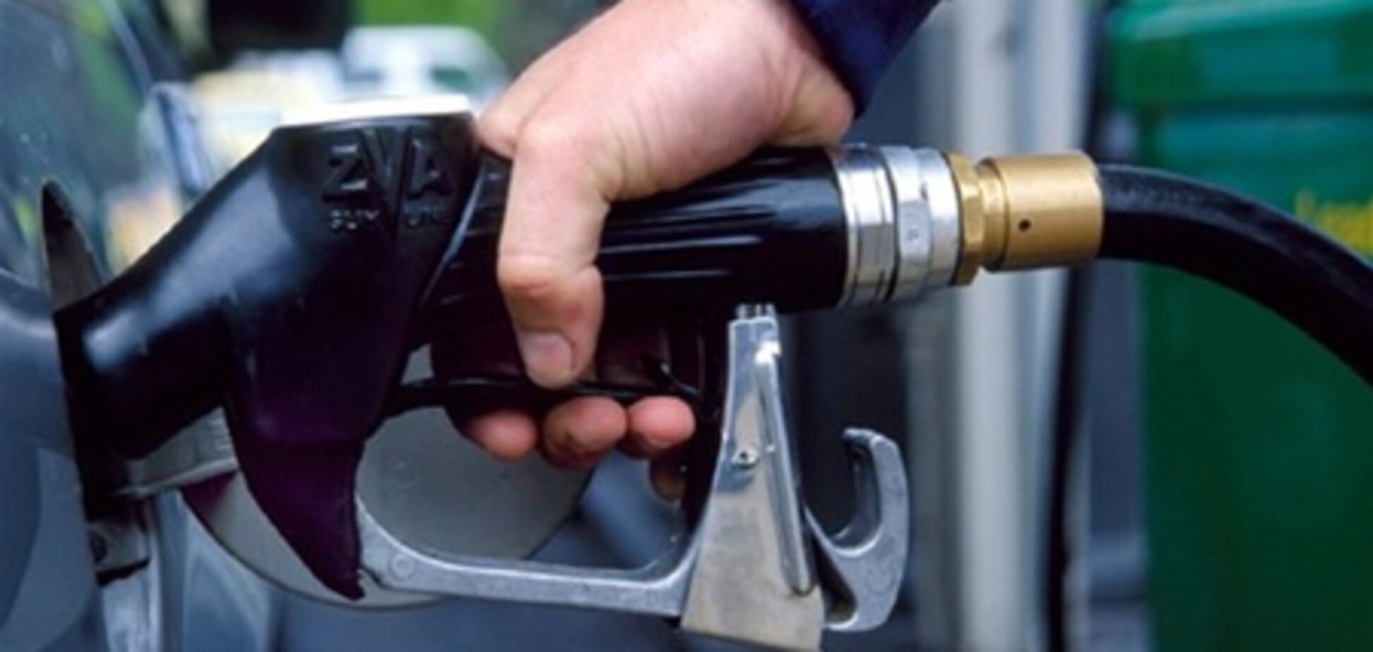 Бензин здешевшає після посилення контролю податківців за якістю нафтопродуктів - експерт