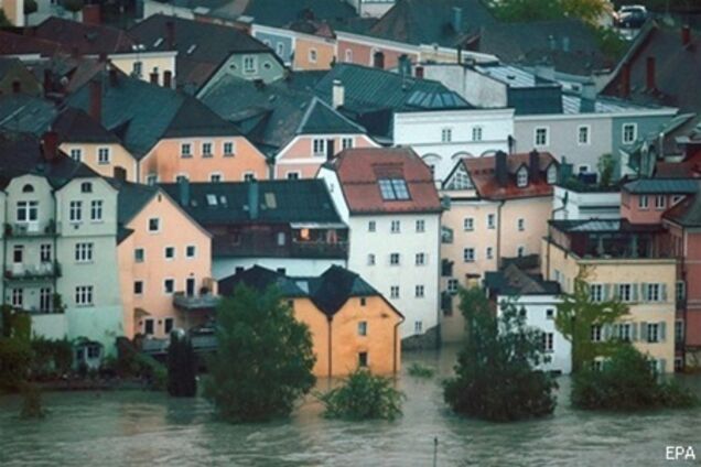Германия утроила число военных, борющихся с наводнением