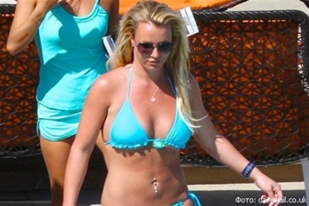 Бритни Спирс легко превращается из красотки в неряху