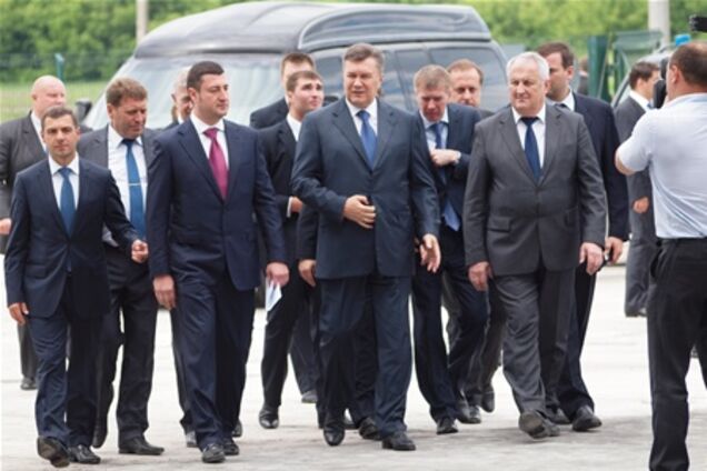 Президент Виктор Янукович открыл элеватор Олега Бахматюка