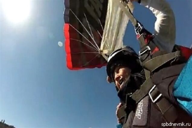 102-летняя экстремалка прыгнула с моста. Видео