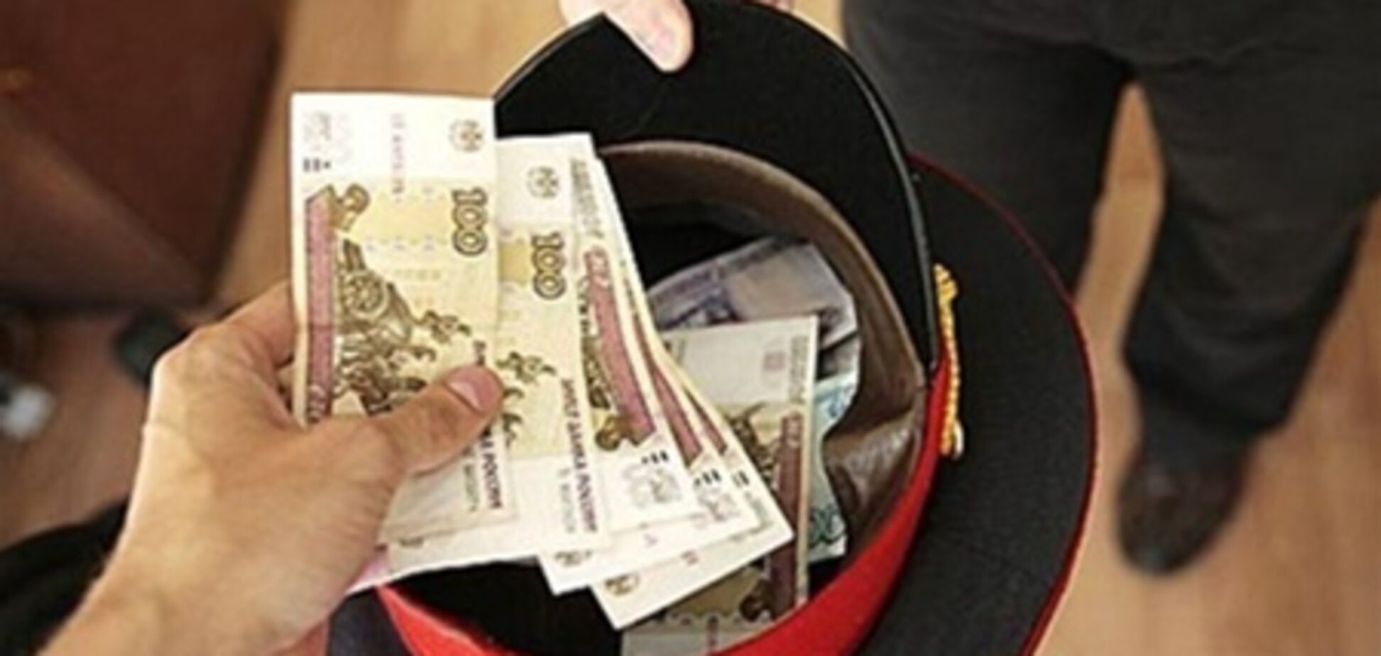 В Омской области полицейский брал взятки у карманников