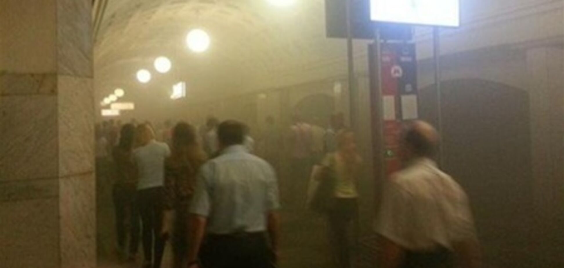 Майже сто людей звернулися за медичною допомогою після пожежі в метро Москви
