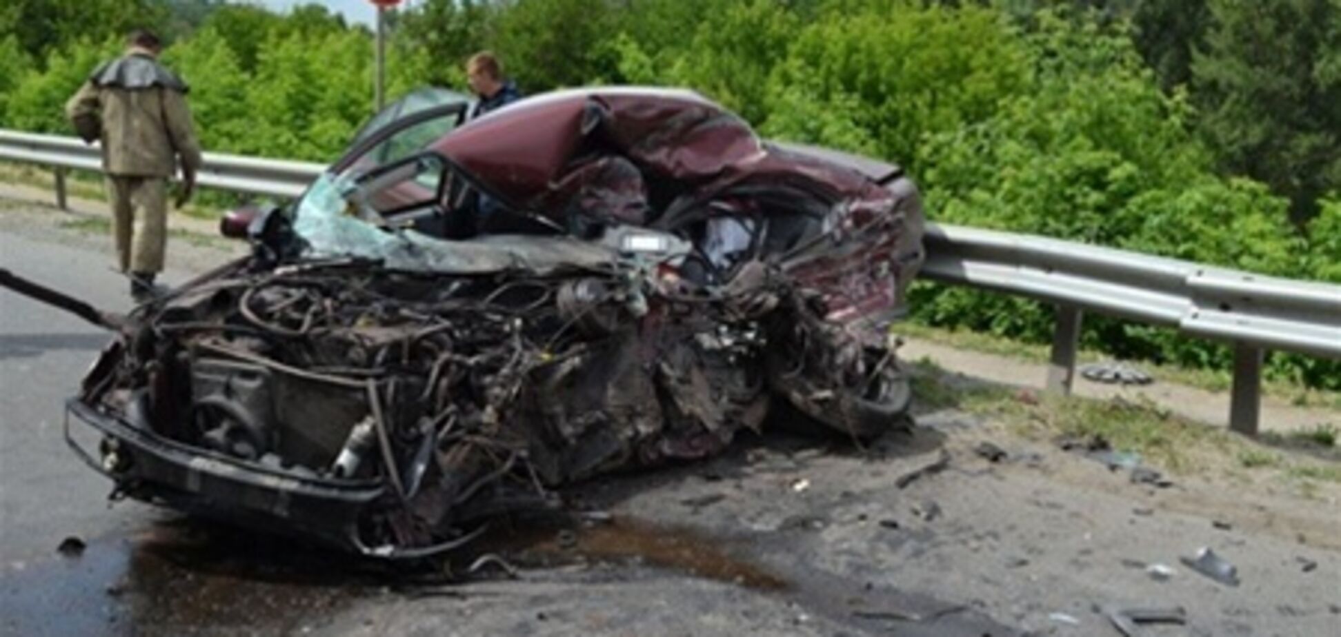 На Харьковщине автомобиль врезался в автобус: есть жертвы