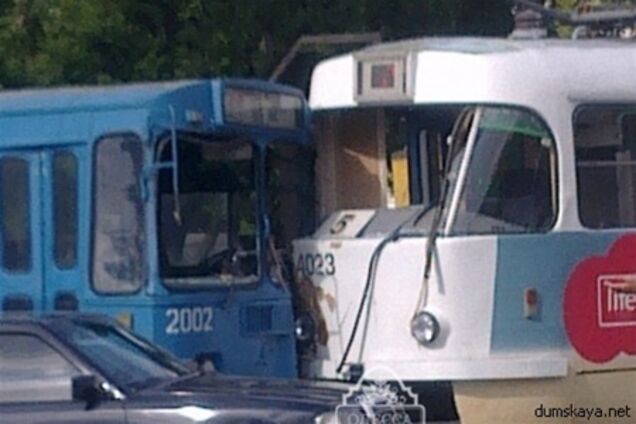 В Одессе столкнулись трамвай, троллейбус и маршрутка