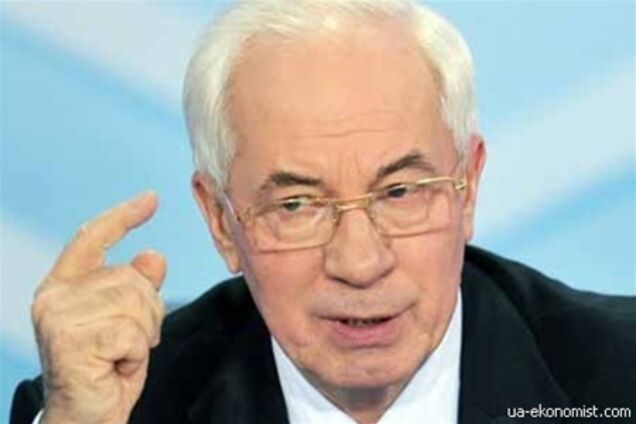 Азаров назвал 'профанами' противников ТС