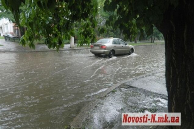 Ливень в Николаеве превратил улицы в море