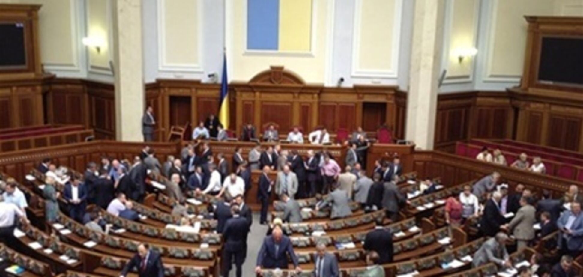 'Батьківщина' заблокировала трибуну Рады, 7 июня 2013