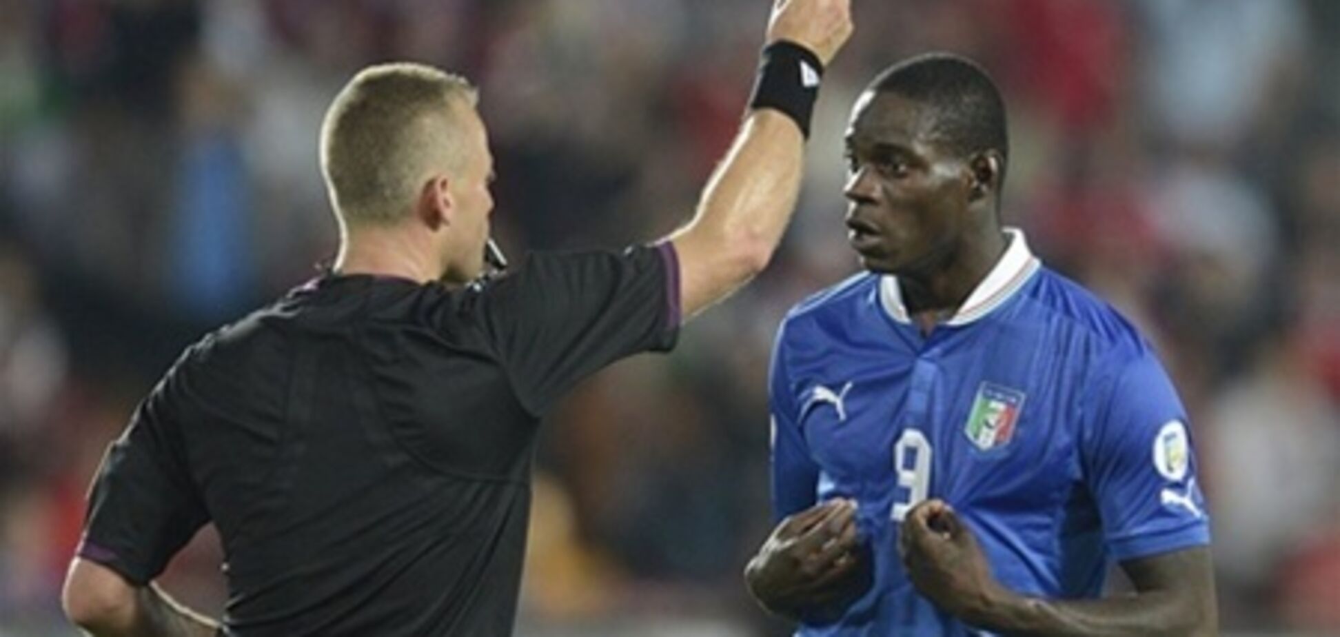 Очередная выходка Балотелли: удаление за три минуты. Видео