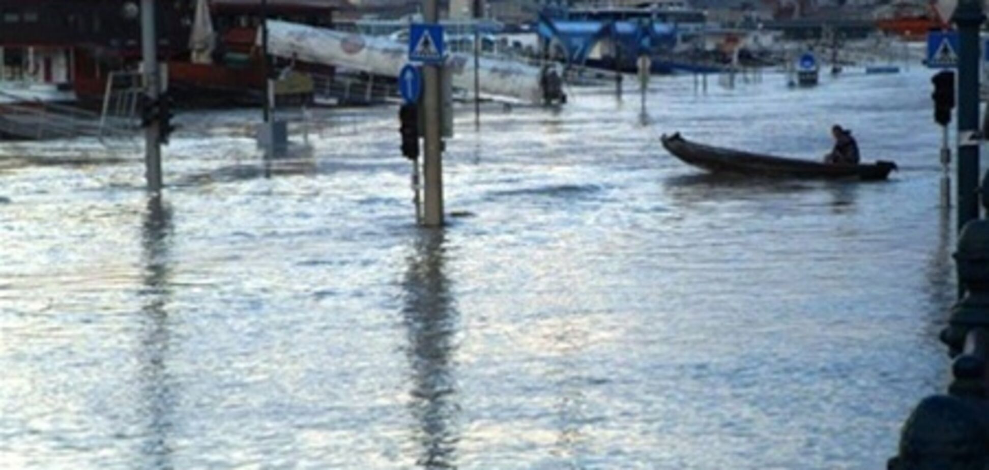 Наводнение движется на Будапешт