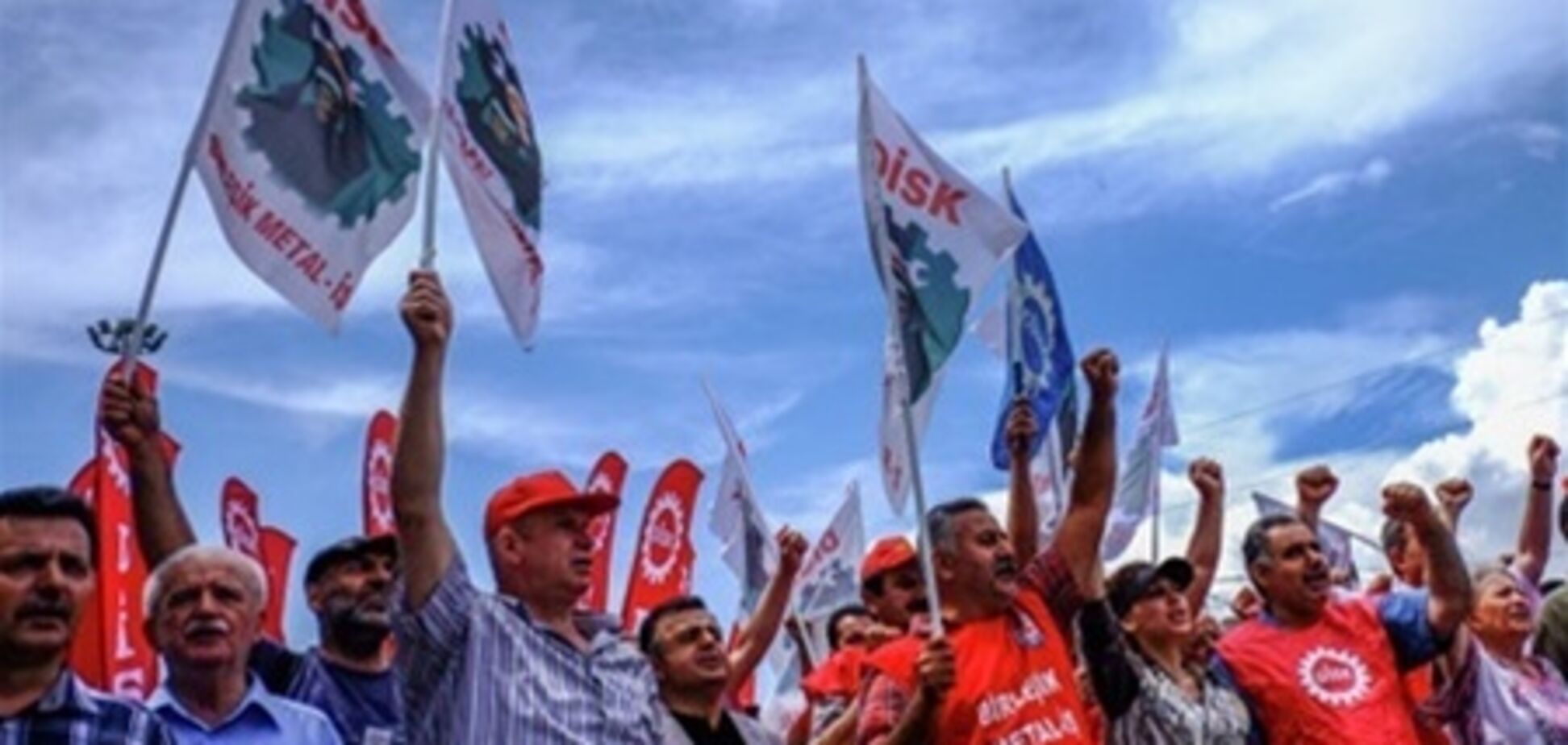 Губернатор Стамбула хотел бы встретить утро с протестующими