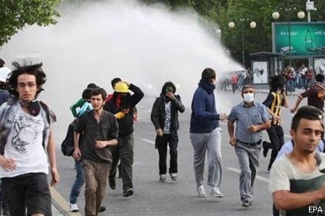 Турецкий премьер призвал 'проучить' протестующих