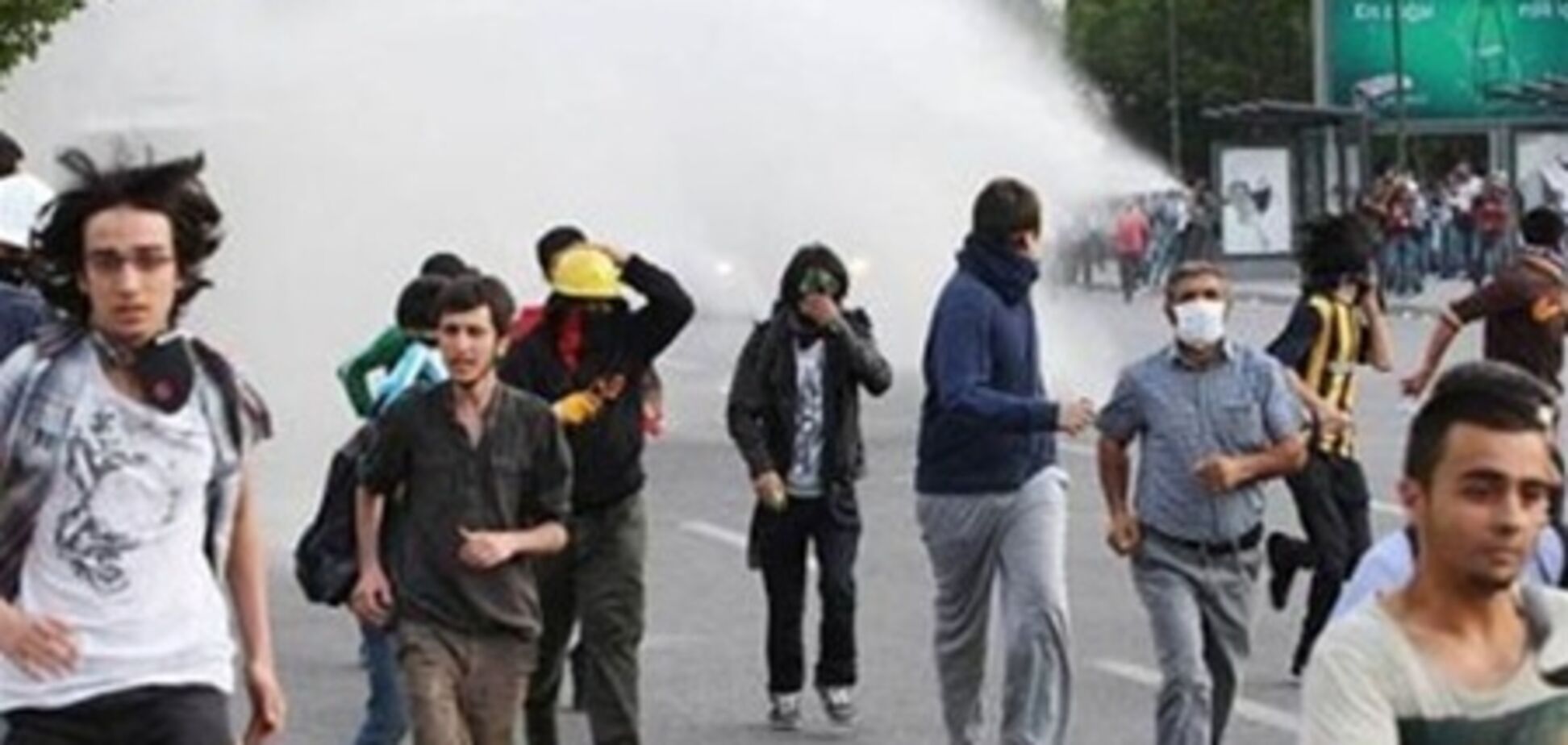 Турецкий премьер призвал 'проучить' протестующих