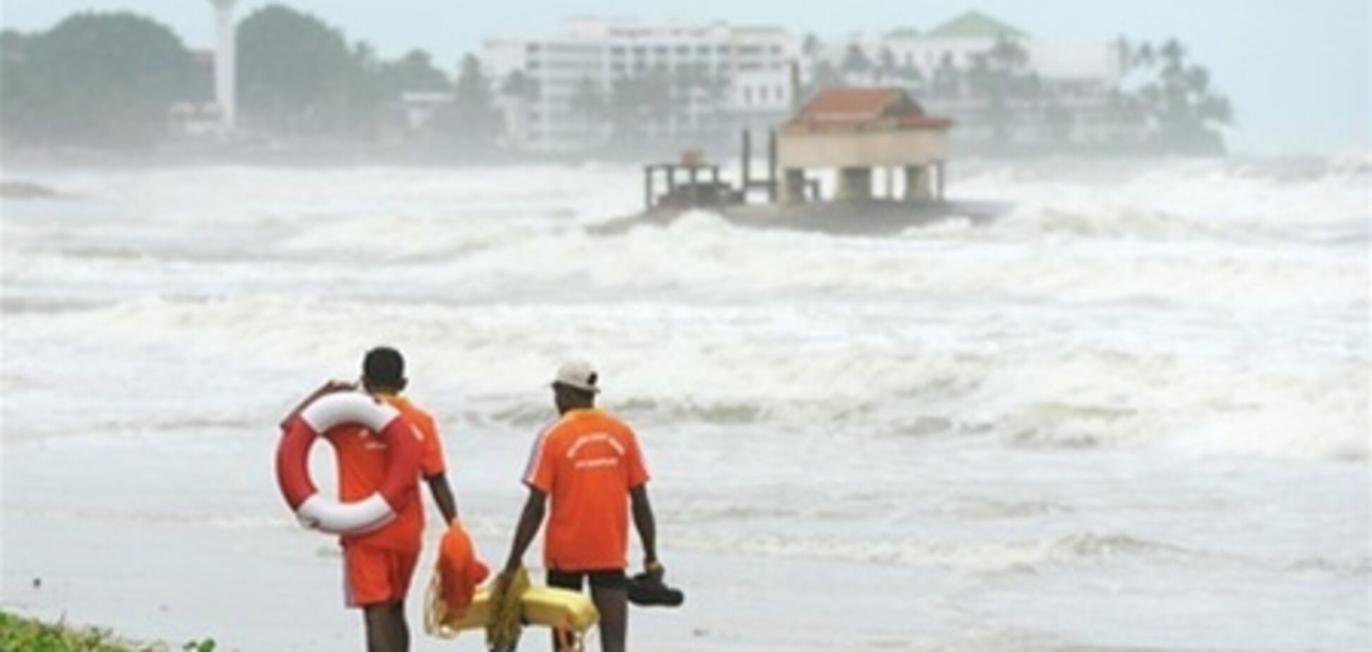 Буря у Шри-Ланке: 27 погибших