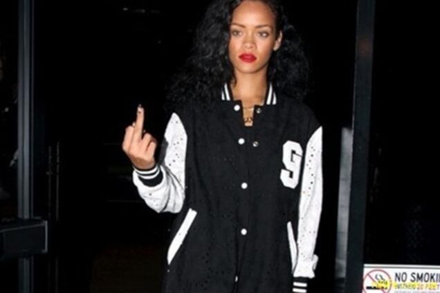 Ріанну штрафуватимуть за алкоголь і наркотики