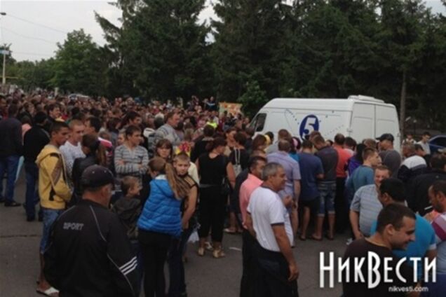 После изнасилования во Врадиевке люди напали на райотдел милиции