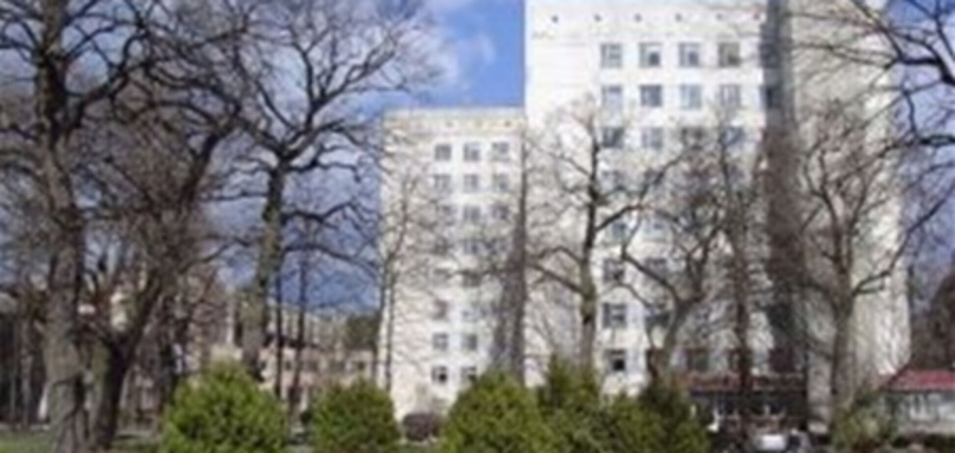 В Черкассах санитарка выбросилась с 6-го этажа больницы
