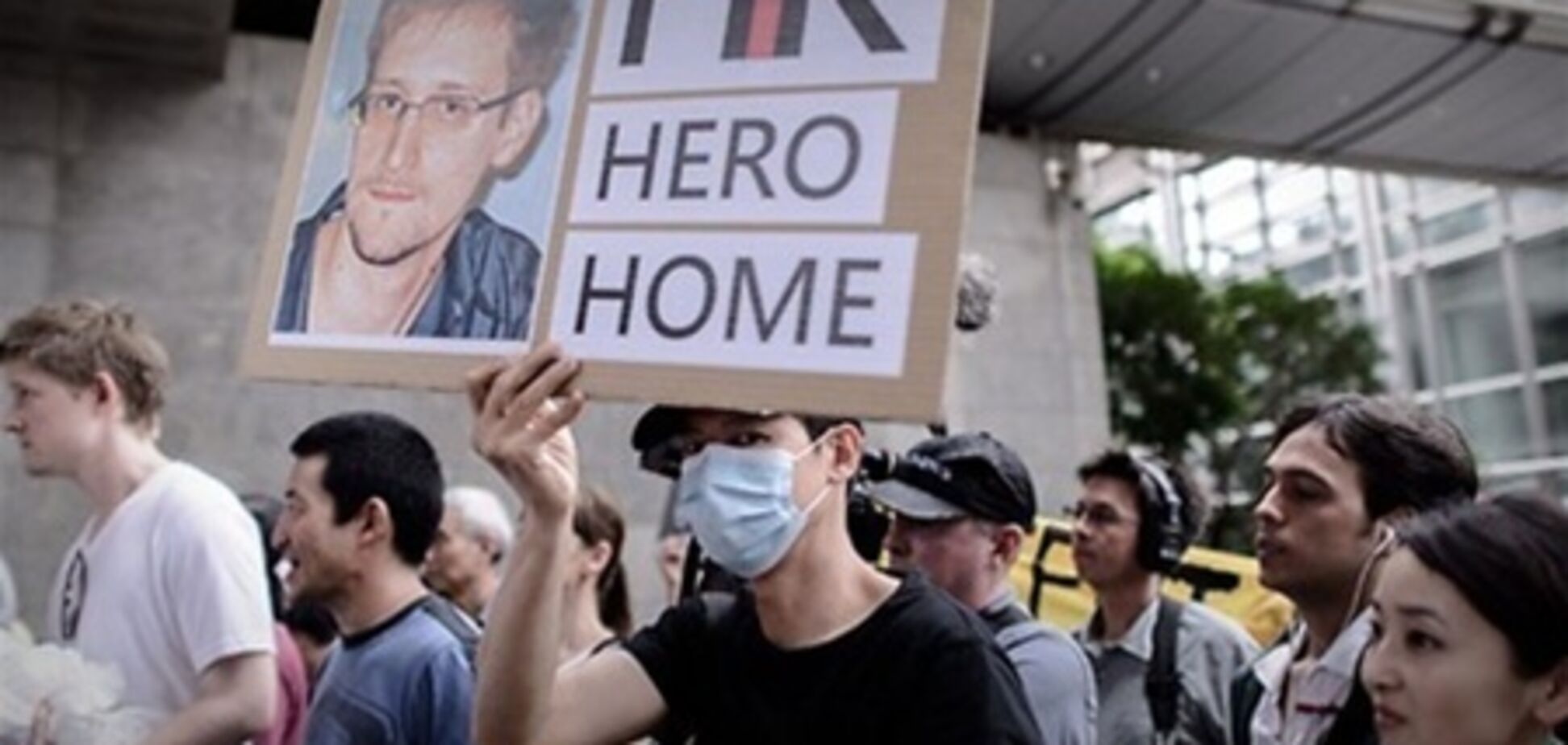 ЗМІ: Сноуден попросив політпритулку у 15 країн