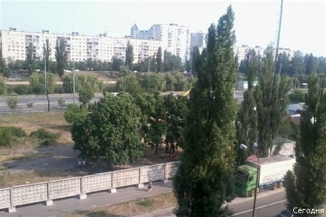 В Киеве на месте сквера построят супермаркет