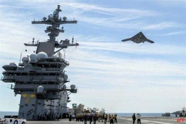 Американцы впервые посадили беспилотник на палубу авианосца