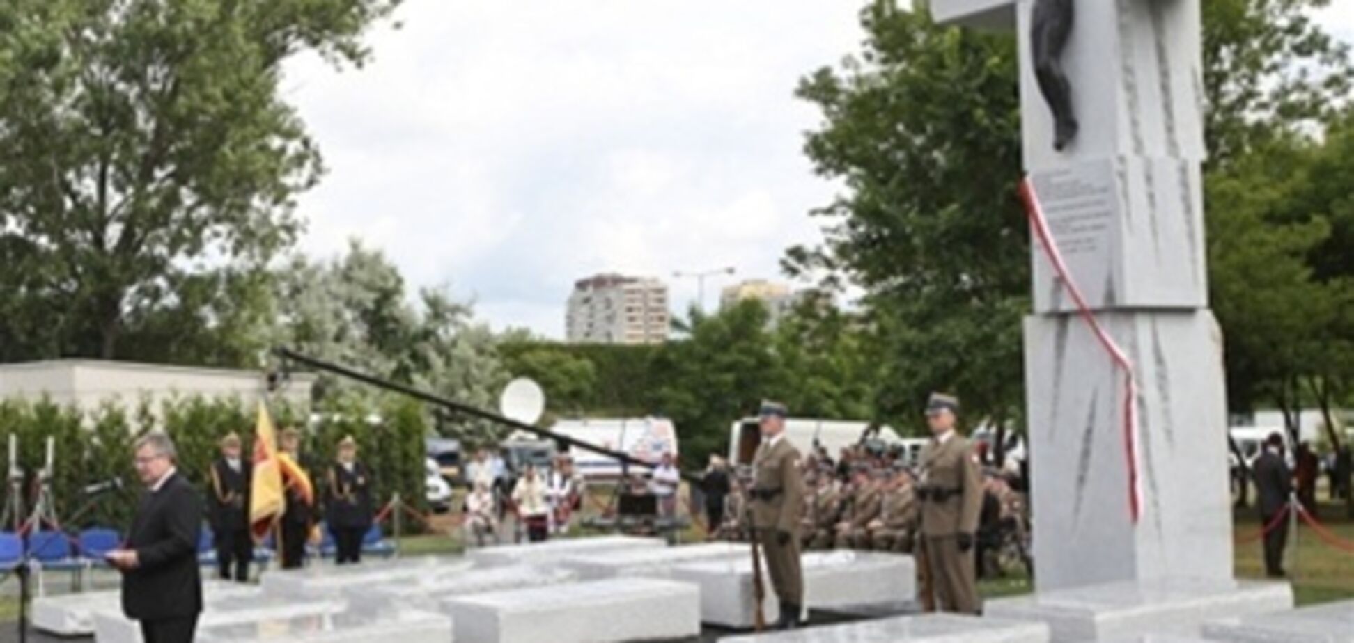 Коморовский открыл памятник жертвам Волынского преступления