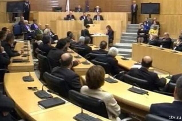Парламент Кіпру евакуйований у зв'язку із загрозою вибуху