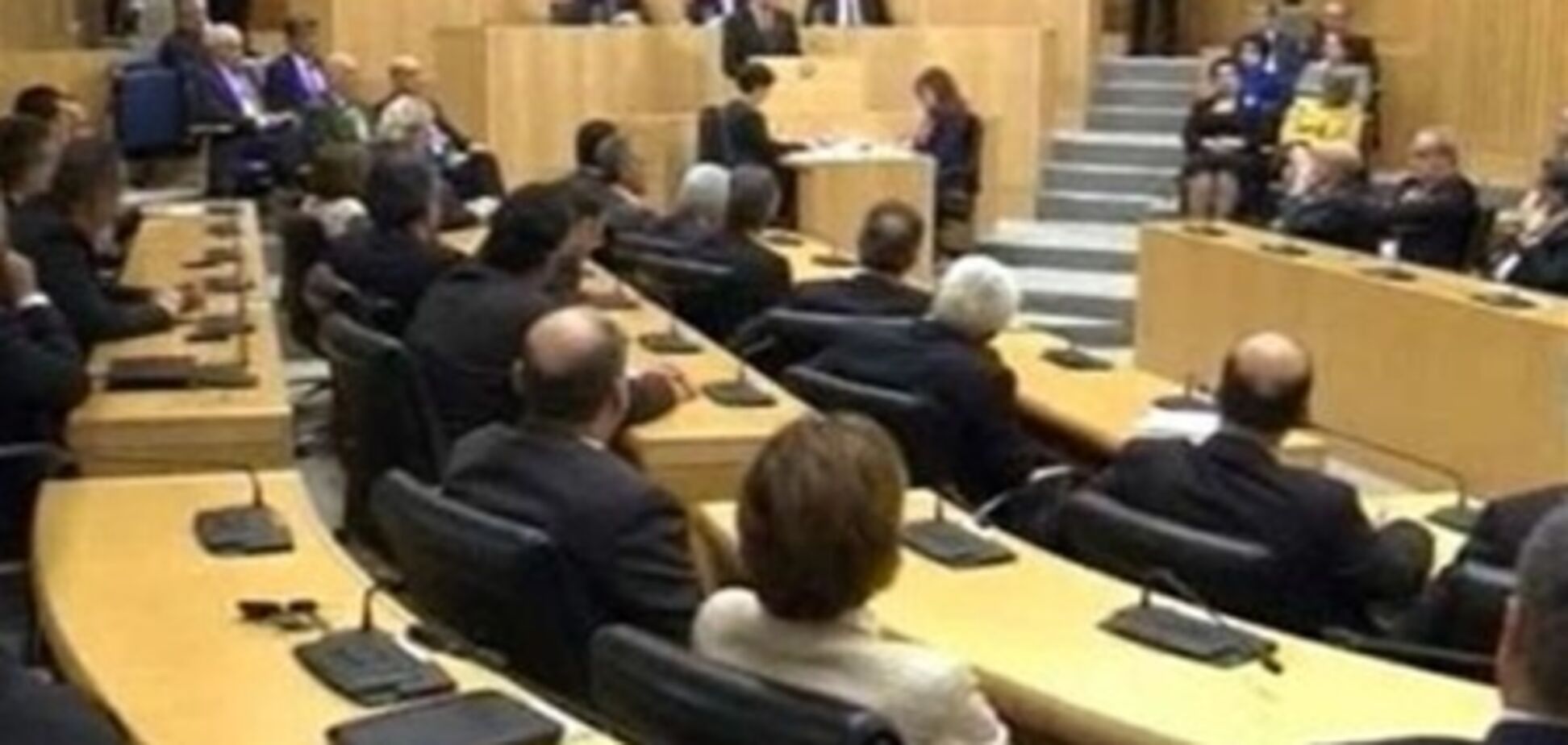 Парламент Кипра эвакуирован в связи с угрозой взрыва