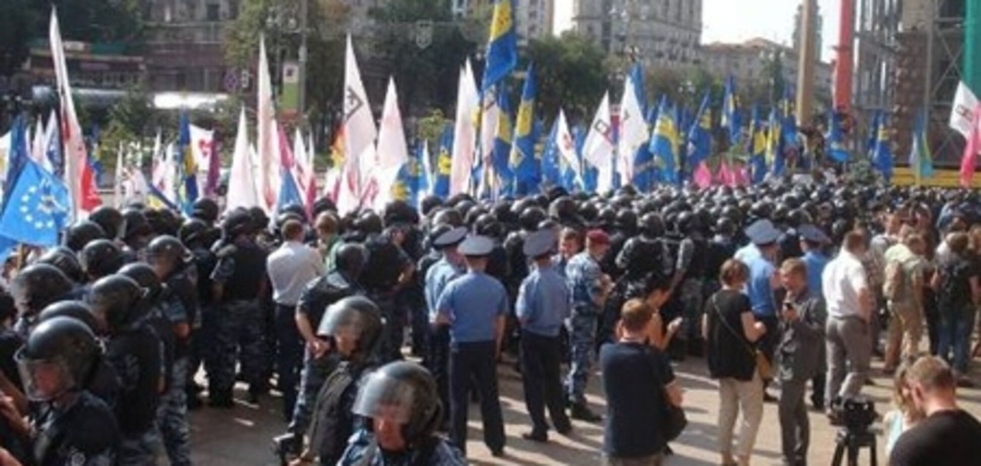 Митинги под КГГА: 300 беркутовцев и 500 оппозиционеров