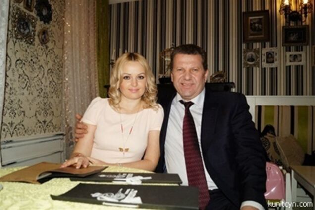 Экс-премьер Крыма привел свою новую жену на ТВ