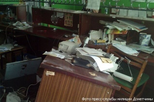 Пьяный парень, вооруженный кувалдой, ограбил почту на Донетчине