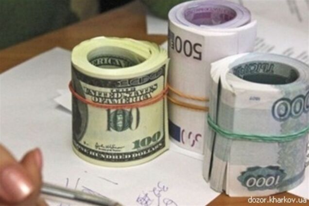 Межбанк открылся колебаниями котировок валют