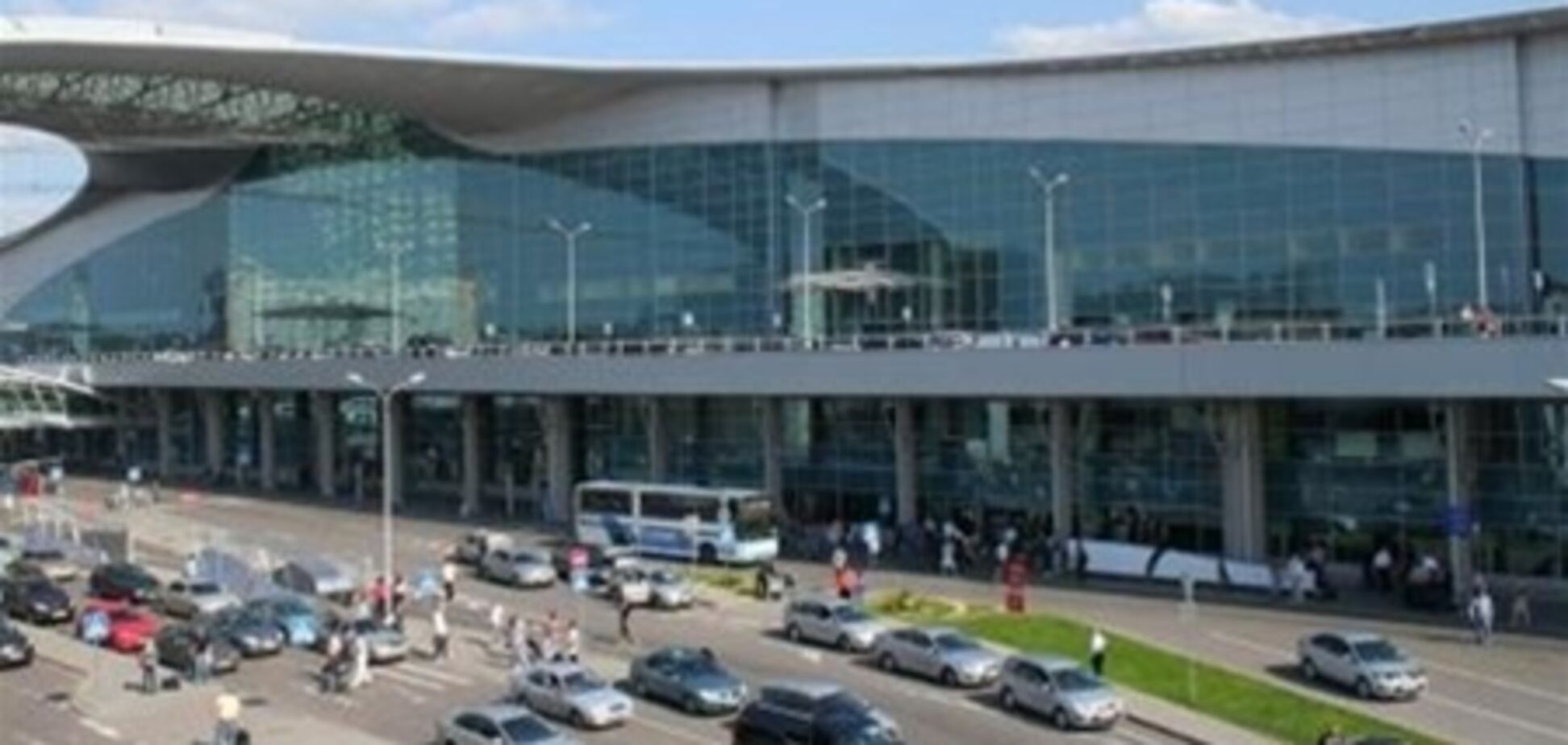 Правозащитники съезжаются в 'Шереметьево' на встречу со Сноуденом