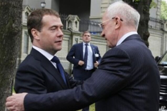 Азаров повернеться з Сочі в п'ятницю ввечері