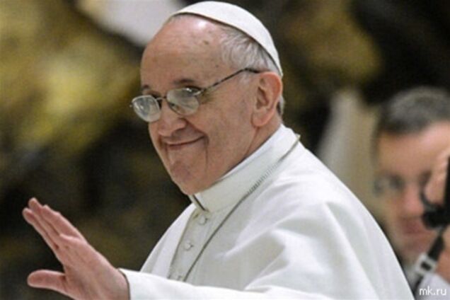 Папа Франциск відмовився від зручностей при польоті до Бразилії
