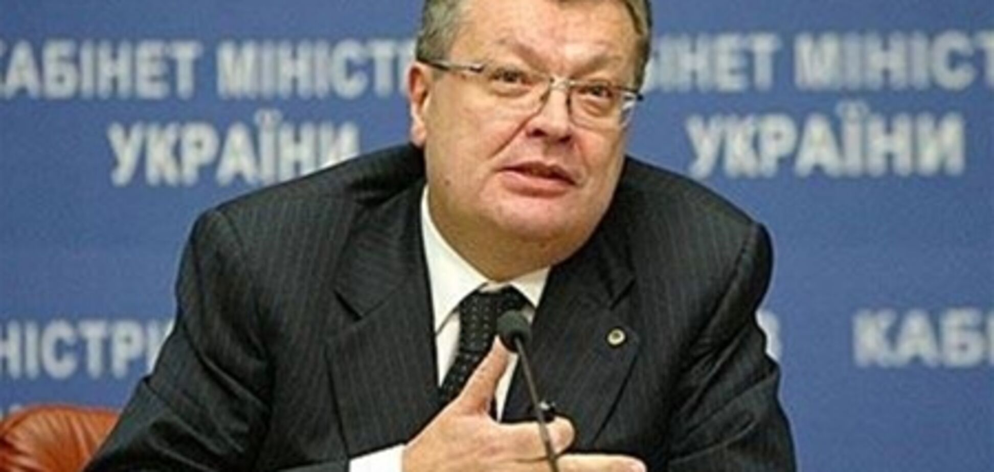 Украинскому вице-премьеру подарили кресло с надписью 'Режиссер'