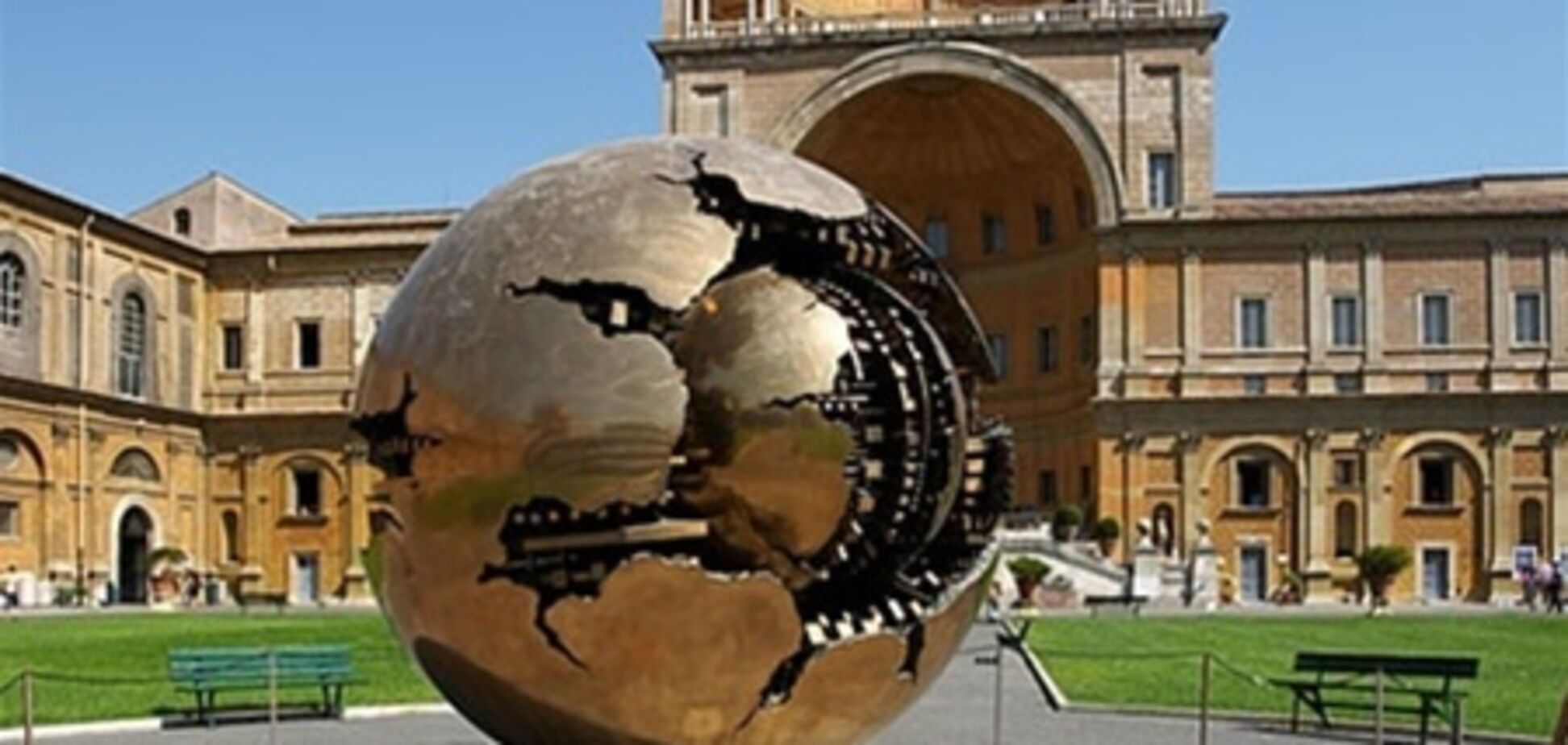 Ватикан заморозил счета арестованного епископа