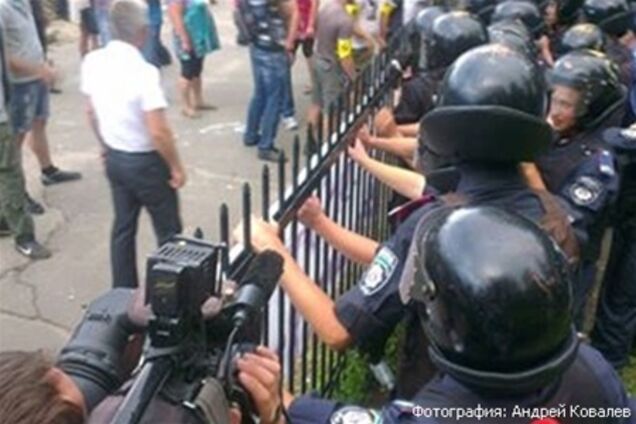 Прокуратура проверит избиение милиционером девушки в Киеве