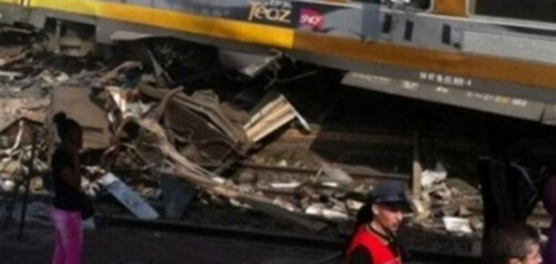 Крушение поезда во Франции: 7 погибших