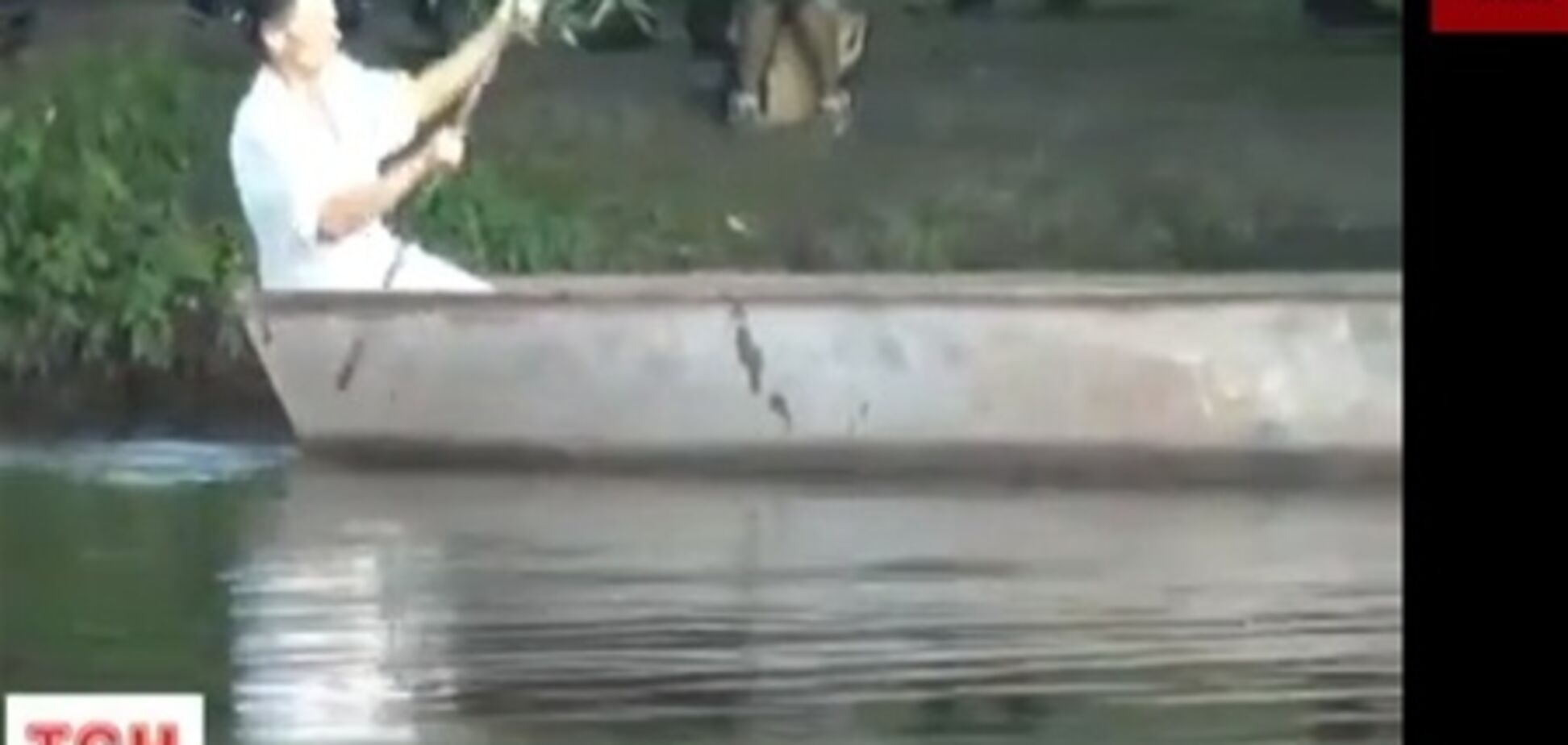 Жители Винничины на работу и в магазин добираются на челнах