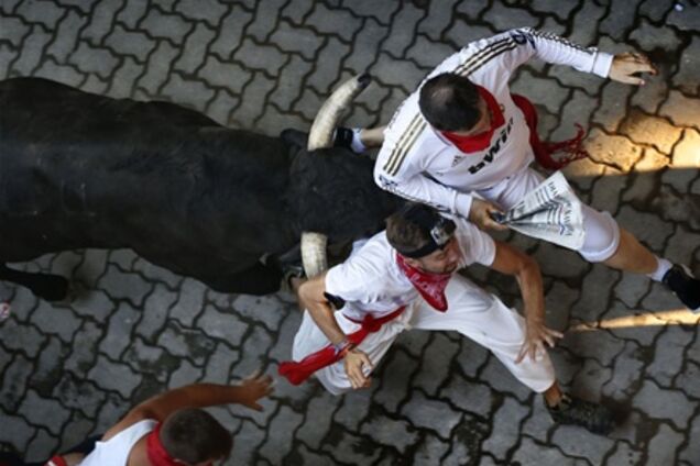 Ежегодный забег с быками в Испании
