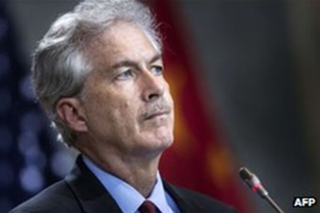 В Каир для переговоров с военными прибыл замгоссекретаря США