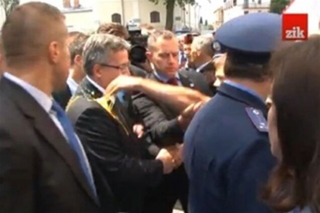 Коморовский просит не придавать 'яичному нападению' значения