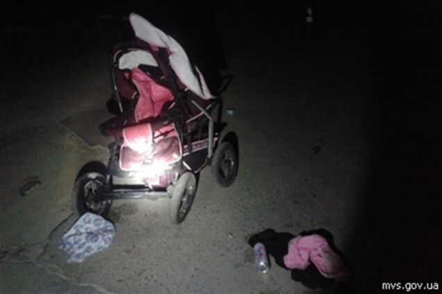 В Мариуполе водитель сбил коляску с ребенком и сбежал