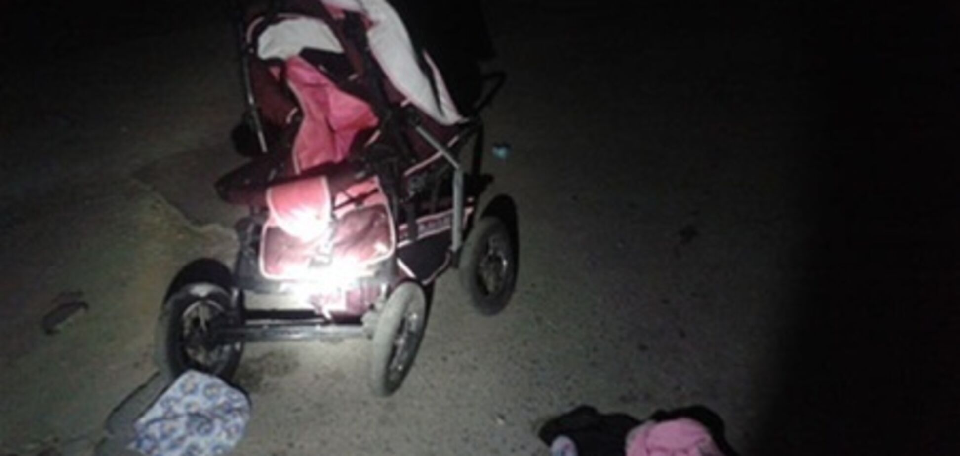В Мариуполе водитель сбил коляску с ребенком и сбежал