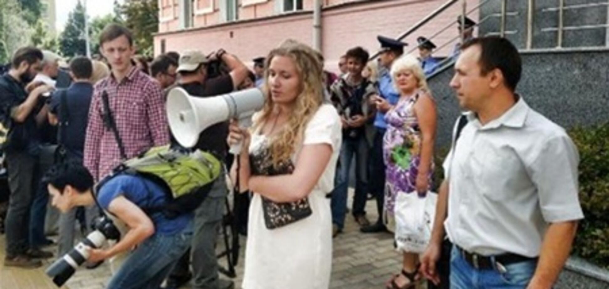 Святошинский милиционер заявил, что привык говорить на русском - пострадавшая