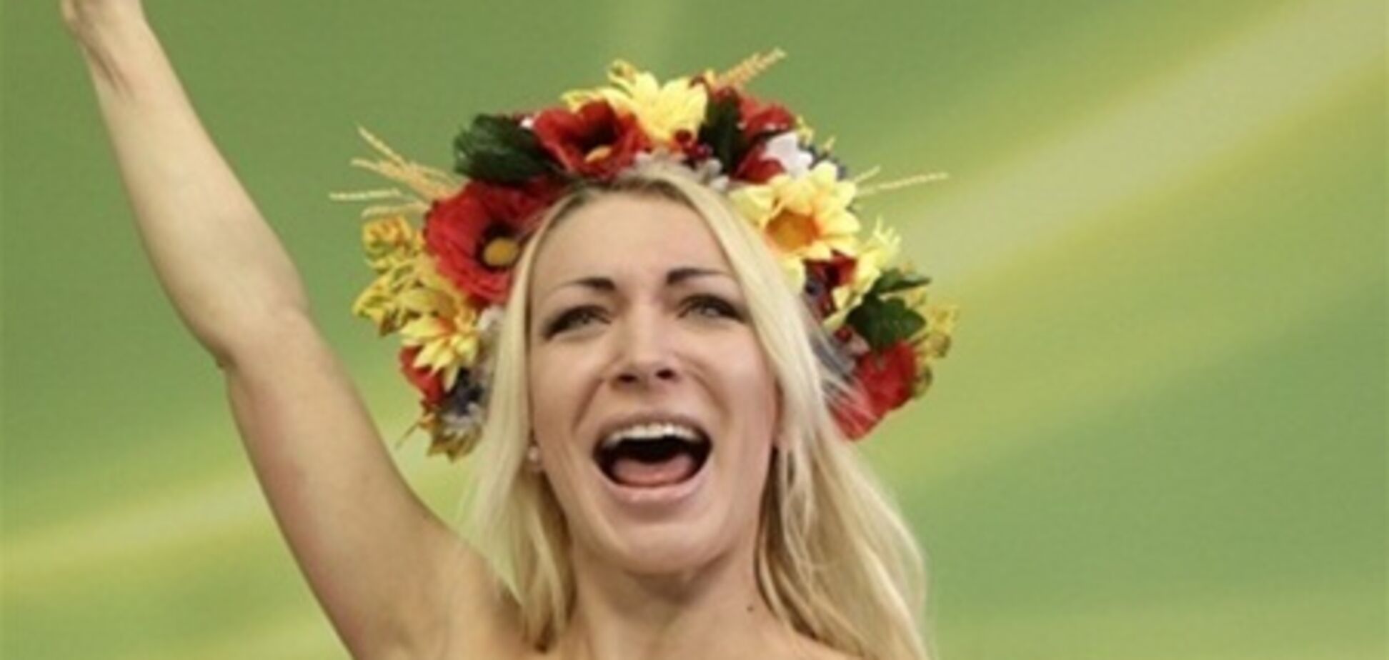 Лидер FEMEN о марке: теперь гомофобам придется 'лизать зад' FEMEN