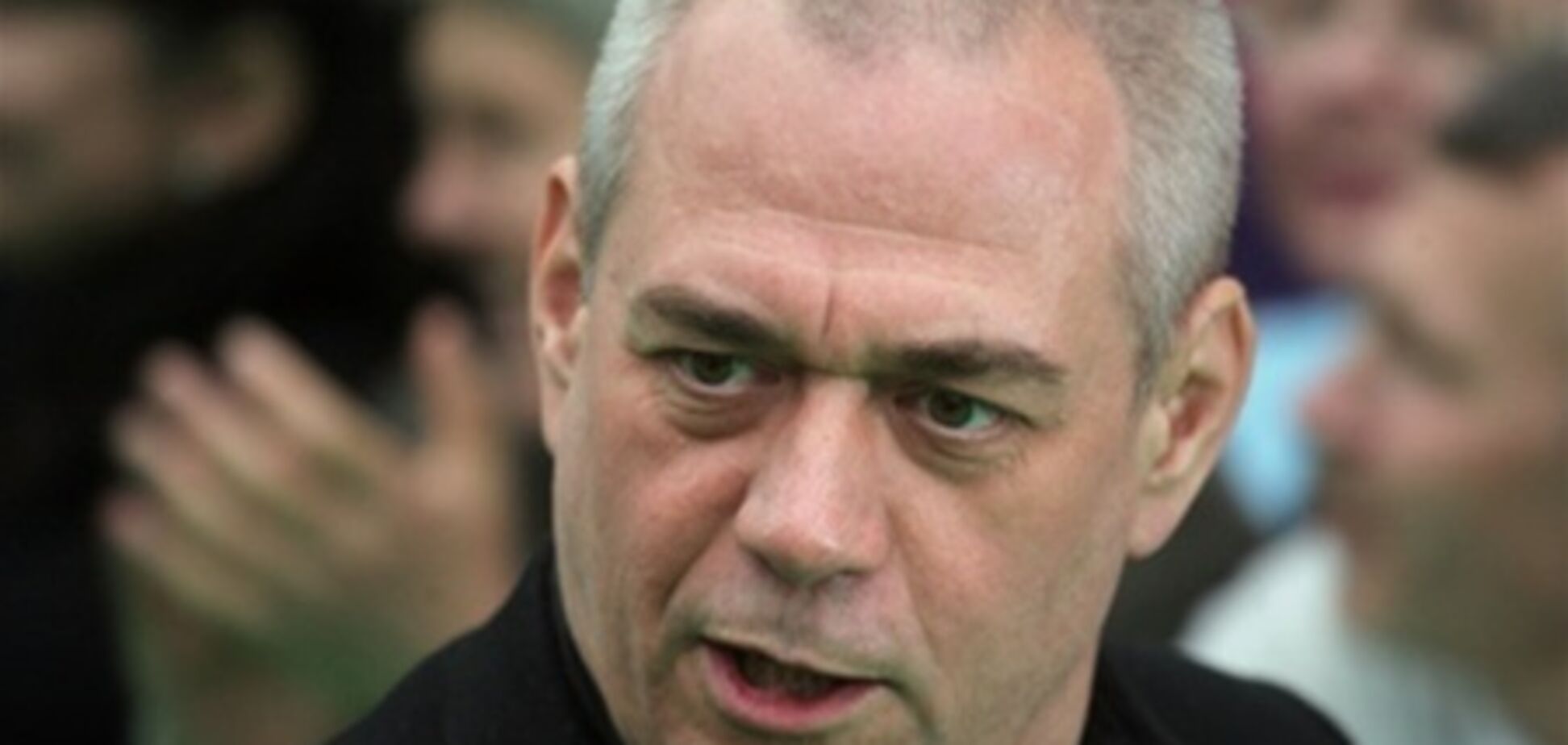 Известного российского журналиста оштрафовали за критику РЖД